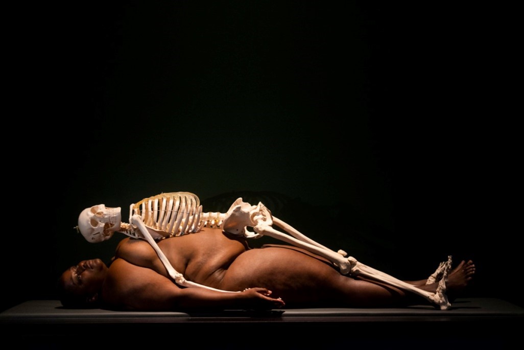 Nude with Skeleton, 2002/2005/2023 Live performance by Madinah Farhannah Thompson, 2 hours. Courtesy of the Marina Abramović Archives, and Galerie Krinzinger. © Marina Abramović. Photo © Royal Academy of Arts, London / David Parry