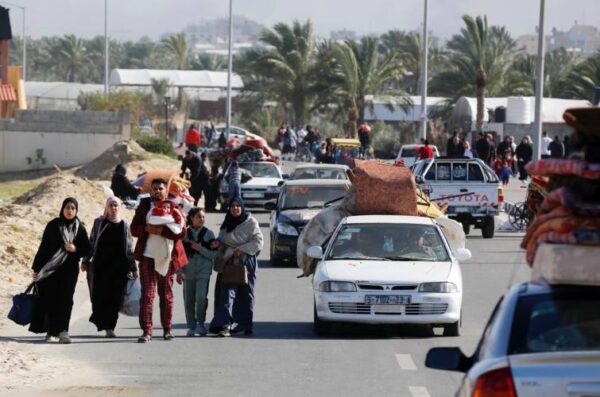 Families forced to flee Khan Younis to Rafah, southern Gaza Strip, 22 January 2024. © 2024 UNRWA Photo by Ashraf Amra