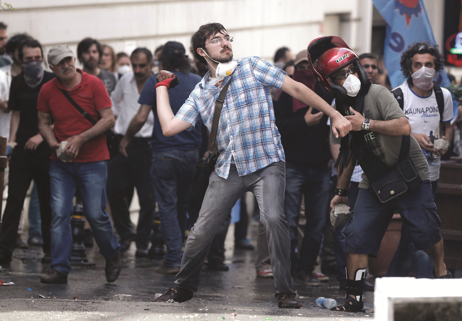 Anti-government protestors throwing stones to riot police in Gezi park near Taksim square in İstanbul. EPA