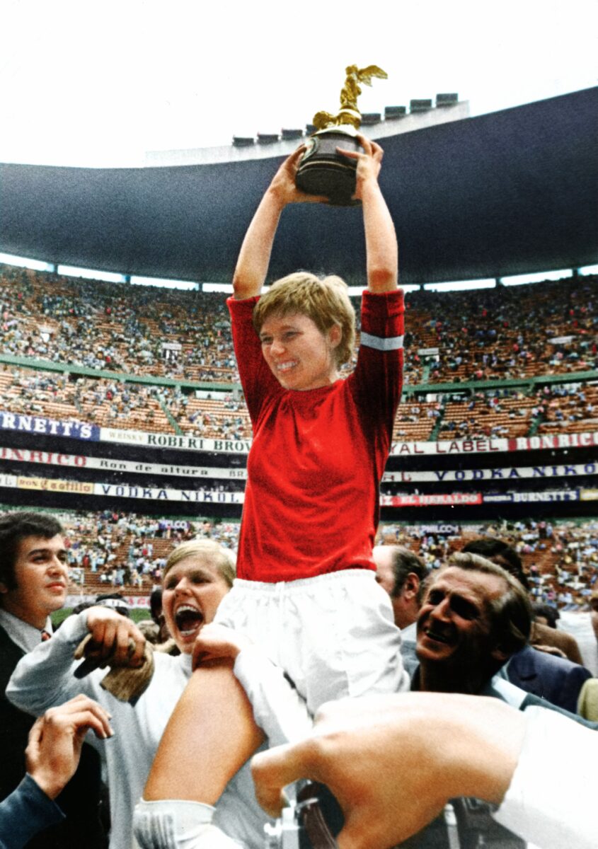 Women's Football World Cup 1971 Denmark wins the World Cup for women by beating Mexico in the final. Leading Inger Pedersen lifts the trophy. 