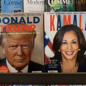 Two magazine covers ona rack, on the right a picture of Trumo, on the left Kamala Farris