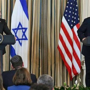 Netanhayu and Trump with their respective flags in background