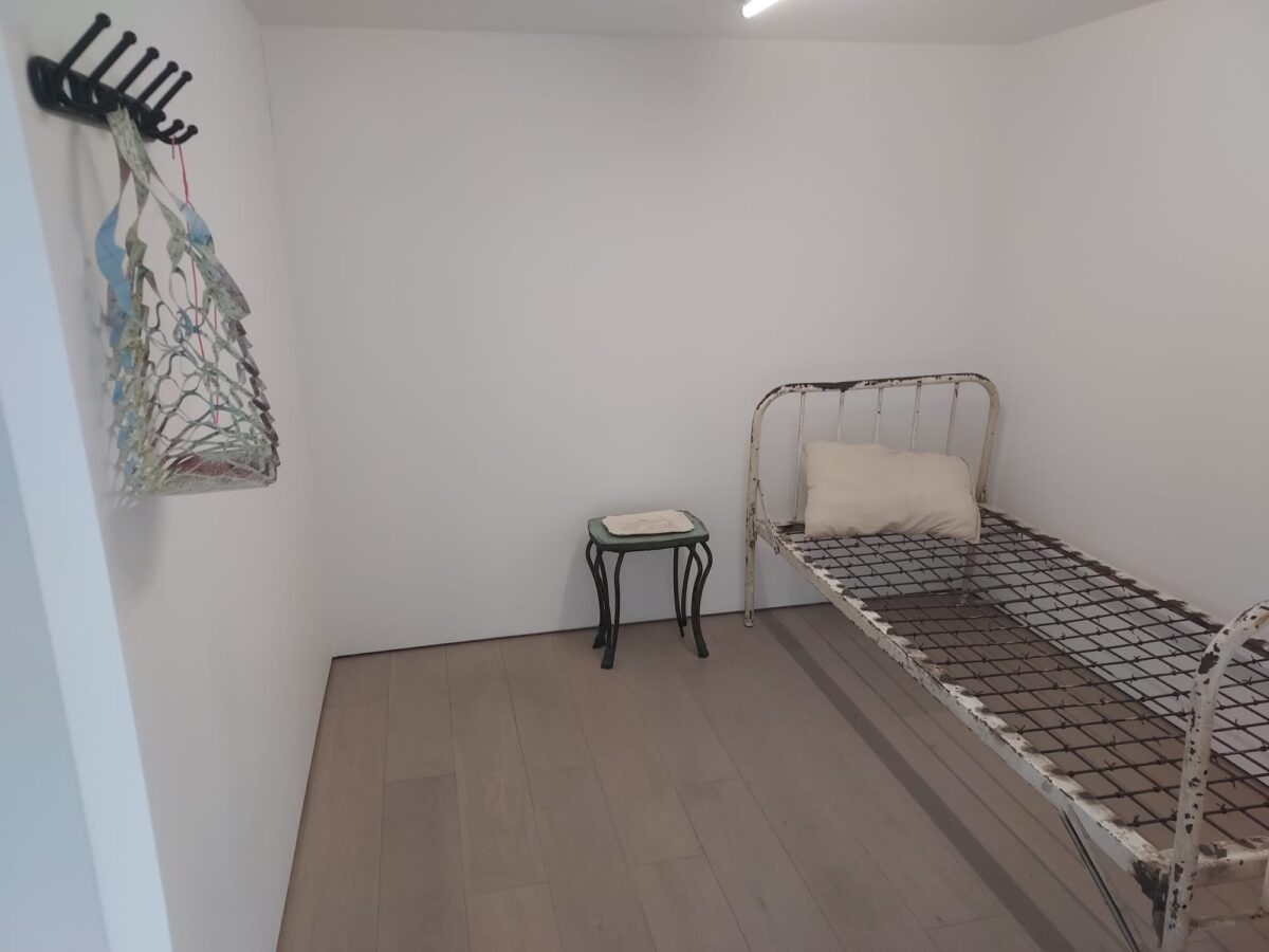 art installation called interior landscape by Mona Hatoum