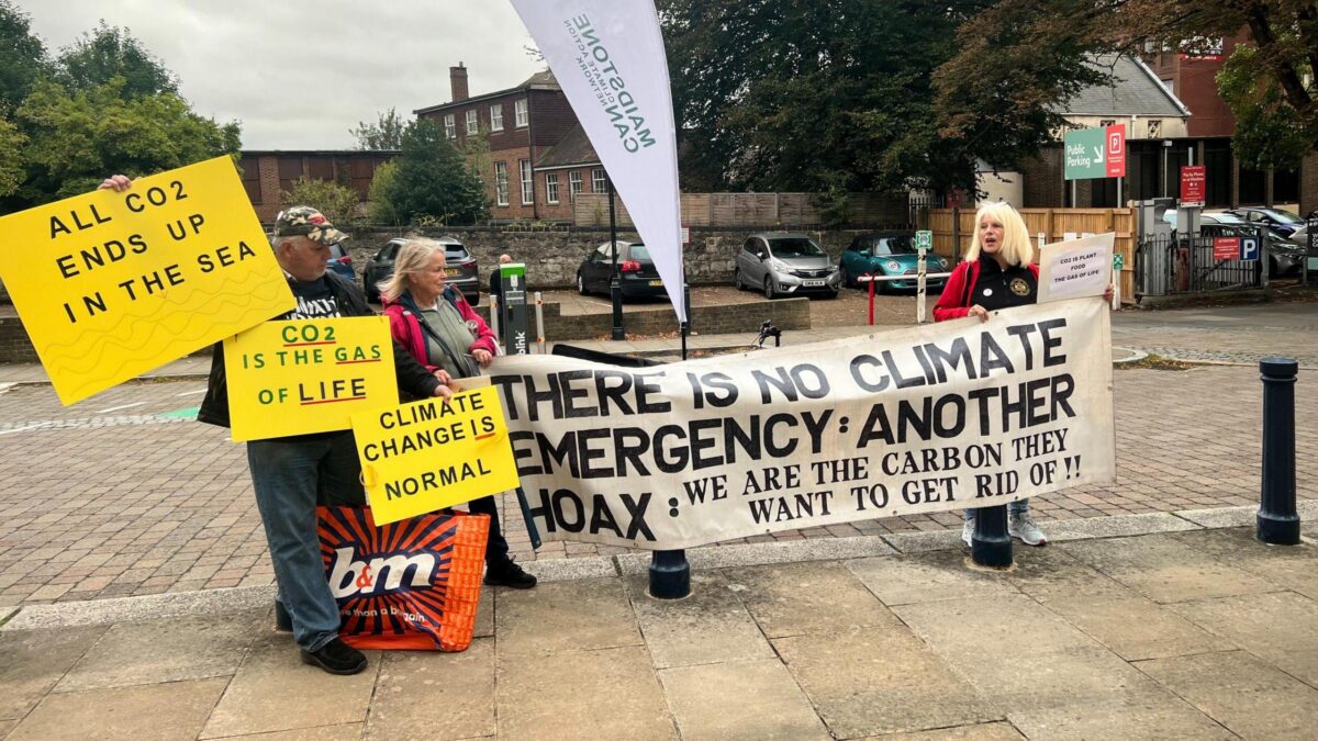 The far right ignores the climate crisis