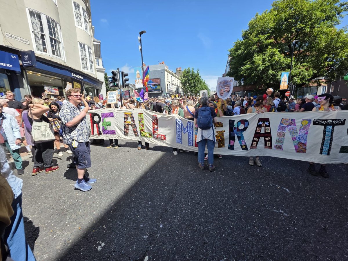 Large horizontal banner welcoming migrants. Brighton Carnival v fascism Photo: Matk Findlay