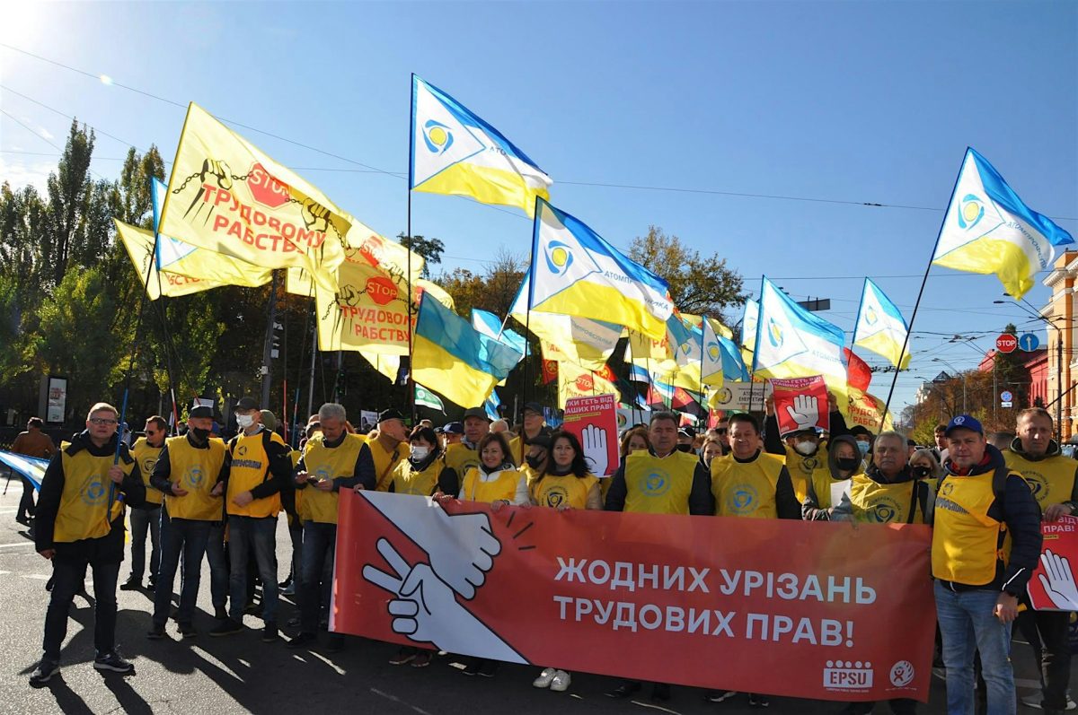 Large group of Ukranian trade unionists