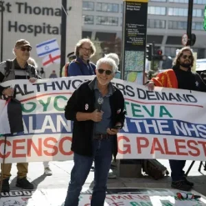 protest ouitsdie st thoma vs Palantir
