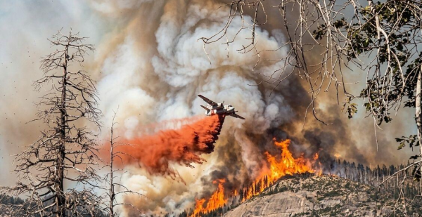 Helicopter waterbombing fire